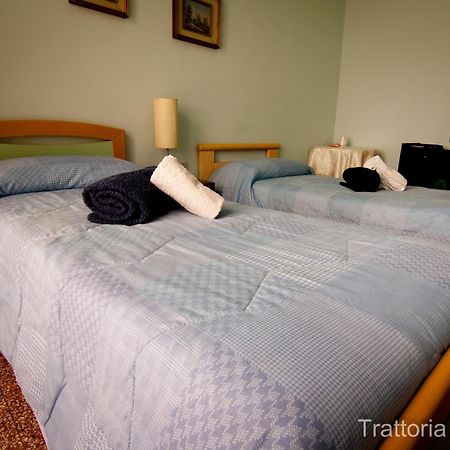 Affittacamere Trattoria Del Cristo Ospedaletto Lodigiano Zimmer foto